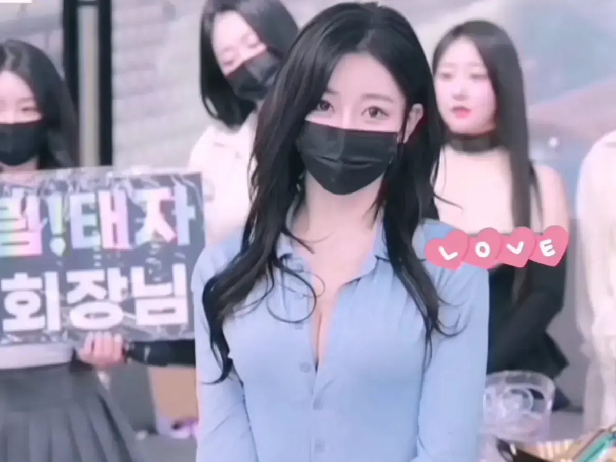 《BJ女团全员卸甲小黑屋》1080P高清完整版在线观看-熊猫班全员卸甲小黑屋未删减版无删减-韩国女团热舞舞台劲爆合集免费观看