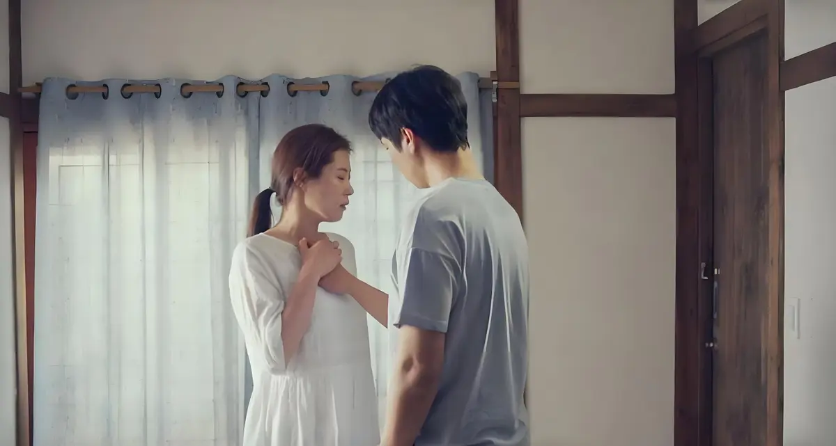 《出轨》韩国经典伦理电影完整版在线观看-高清免费播放无广告-出轨未删减版全集HD中字-飞影影视优质资源