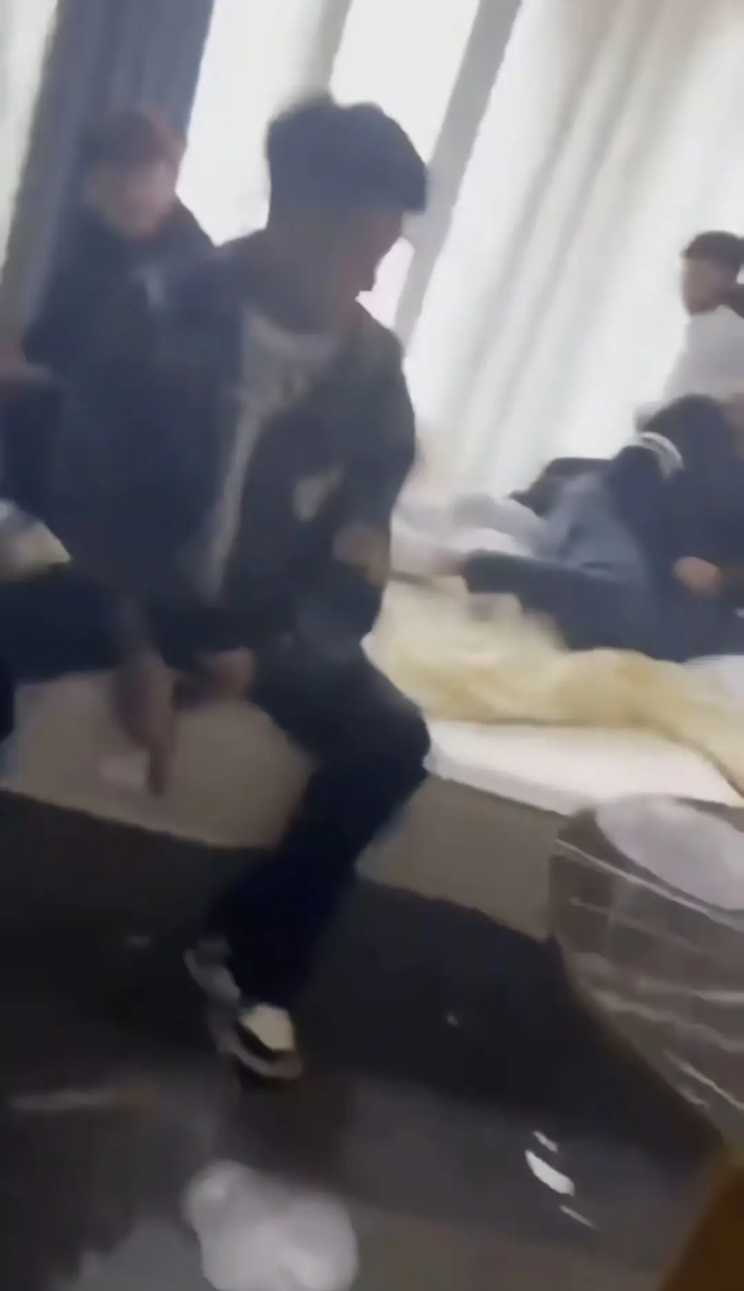 吉林长春万达公寓精神小伙视频在线观看-《吉林长春万达公寓精神小伙》HD高清完整版-百度云/夸克网盘资源下载