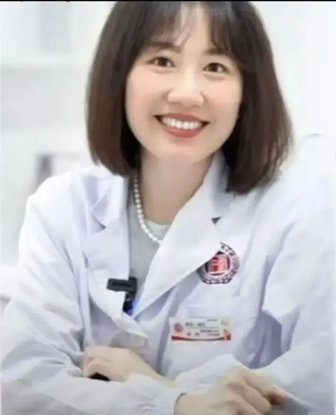 女医师17分钟完整视频曝光-湖南人民医院名医曾琦祖雄兵惊人内幕-眼科主任揭露湖南医界秘闻-高清画质在线观看