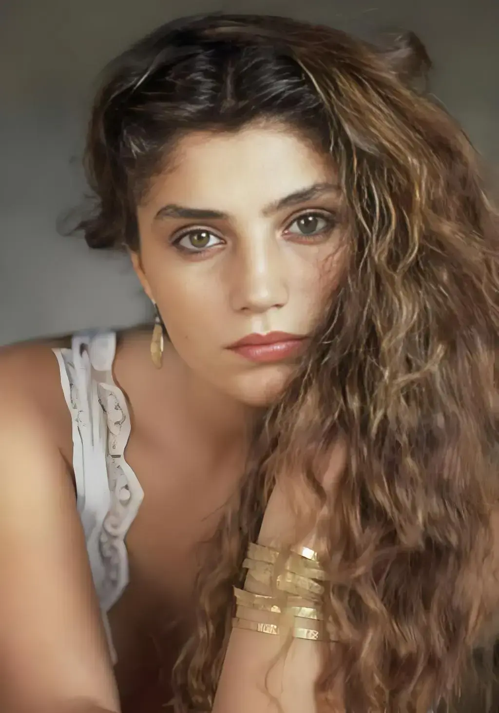 《美少女莫娜》高清全集未删减中文版免费播放 - 美国经典电影无广告在线观看 - 1080P超清画质完整版资源流畅不卡顿