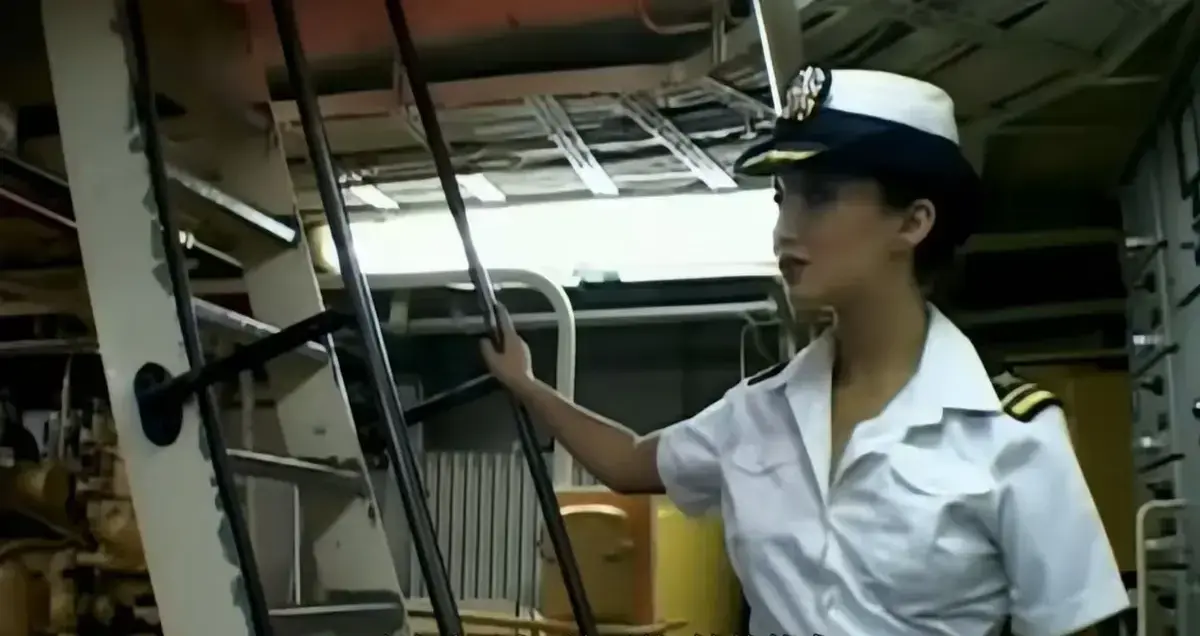 战争剧《军舰上的女兵》未删减版全集免费看-《军舰上的女兵》HD高清在线播放-卡楚米主演女性军旅生涯完整呈现