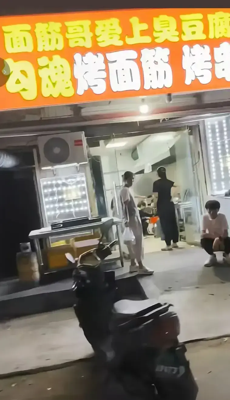 安平勾魂面筋哥丈母娘事件完整视频-高清HD免费观看无广告-从摆摊到全网爆红全过程-看面筋哥如何用一根面筋搞定丈母娘