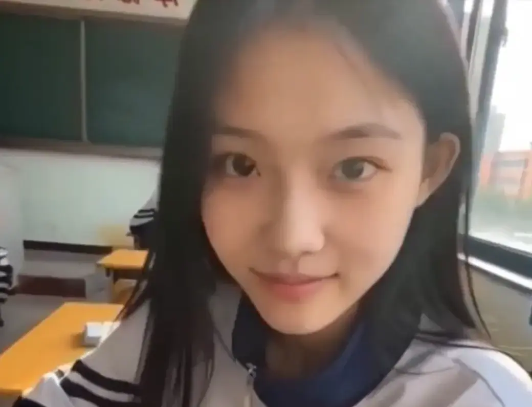我的十八岁女友《我的十八岁女友》无删减版在线观看-4K蓝光画质高甜治愈结局-星空影院免费播放加载快